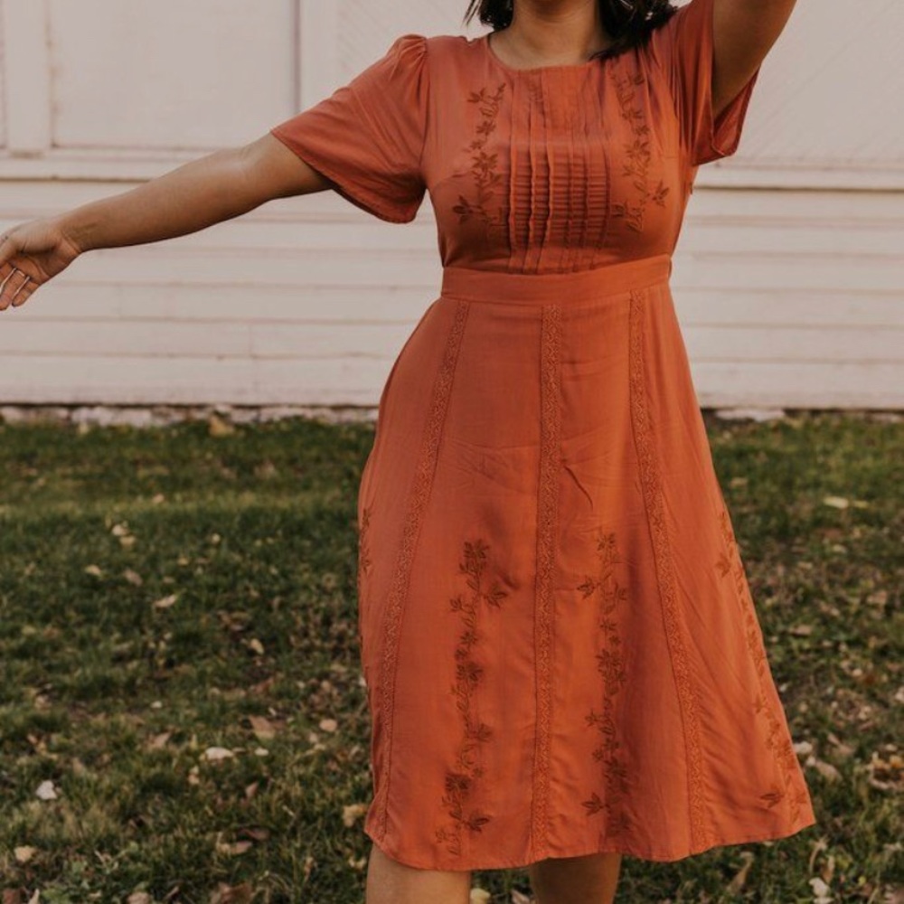 ISO roolee Abby lane dress rust xs or small